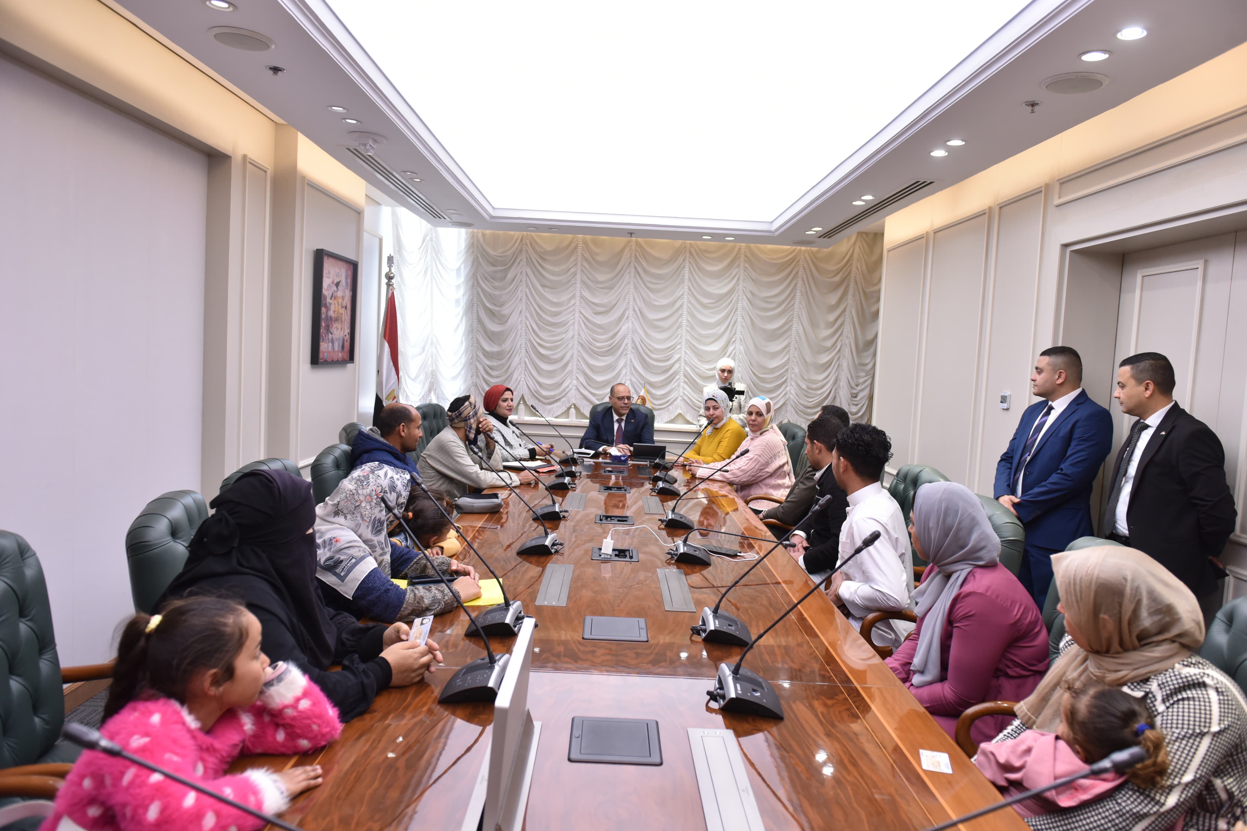 وزير القوى العامله 